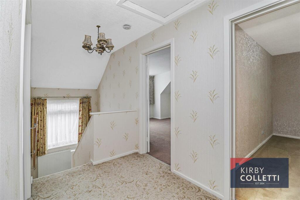 FIRST FLOOR LANDING