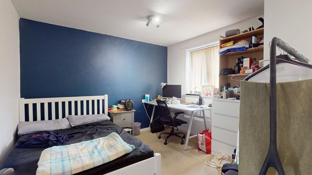 Bedroom 1- Angle ...