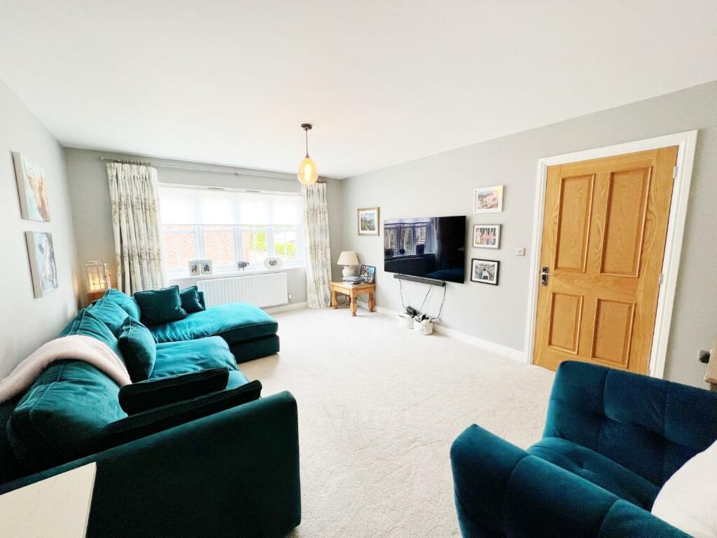 Lounge pic 3.jpg