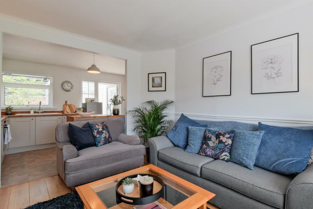 038-37, Edinburgh Road Abington, ML12 6SA.jpg