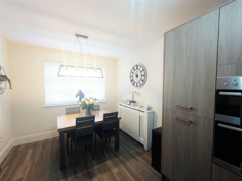 Kitchen Diner 2.jpg