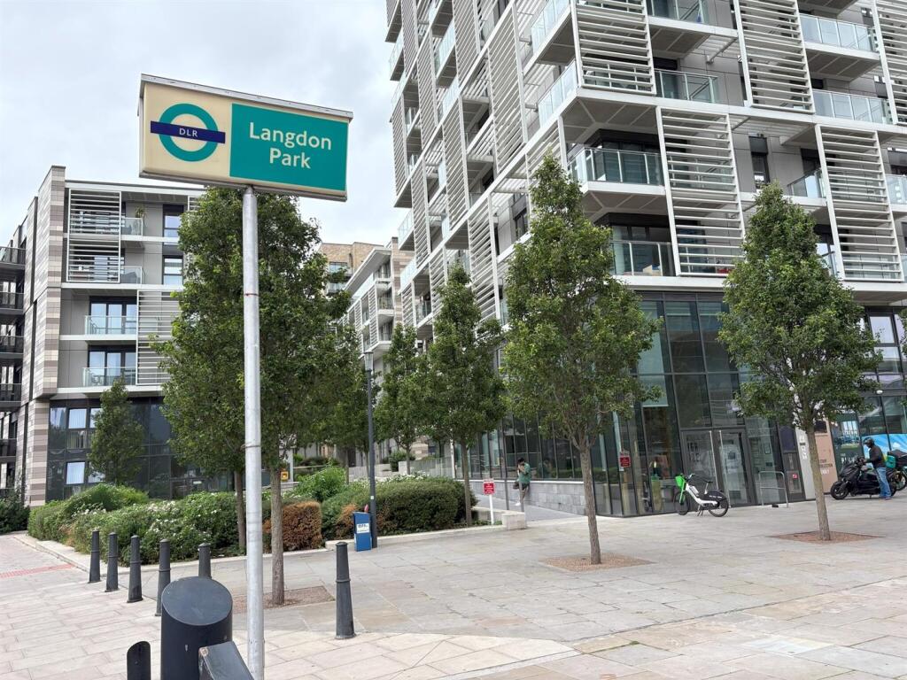 3 Bedrooms Property to rent in E14 - Barrain Londo