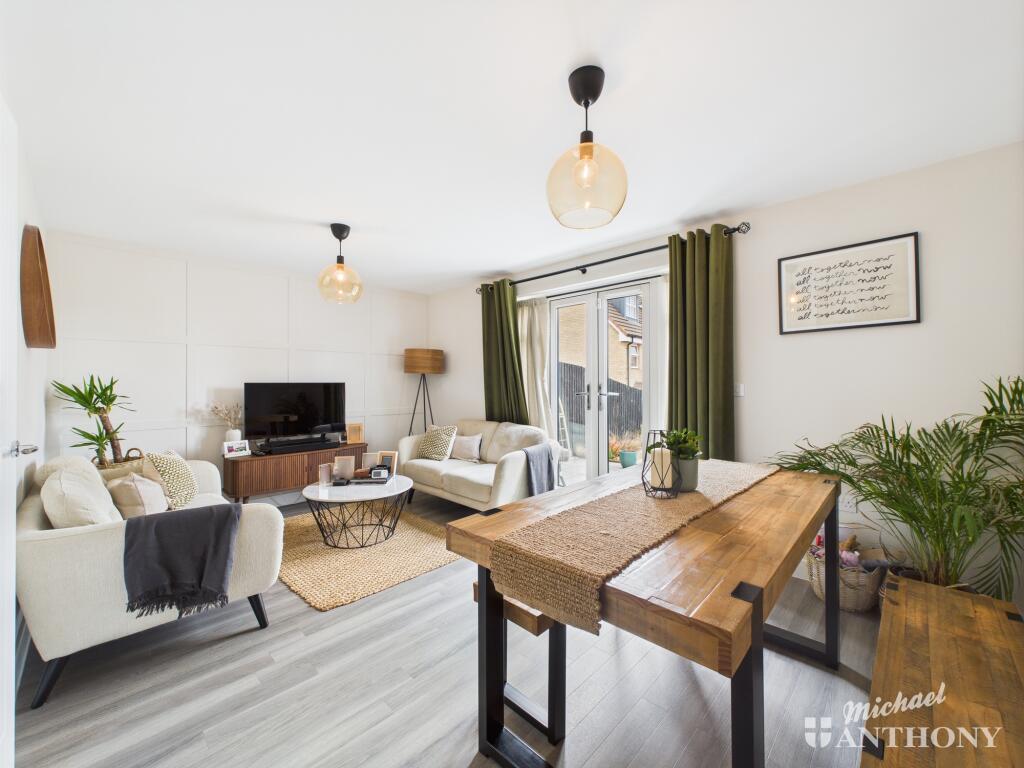 CAM02773G0-PR0308-STILL006