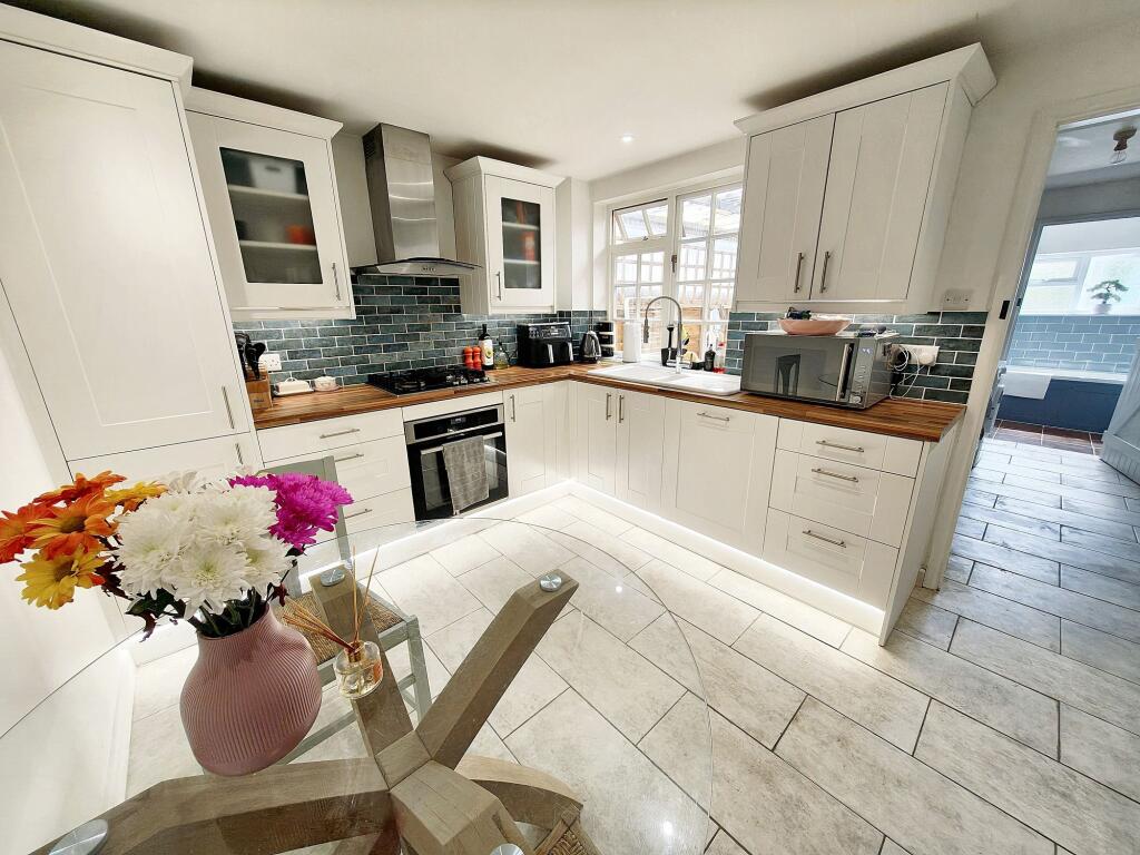 Kitchen / Breakfast Room