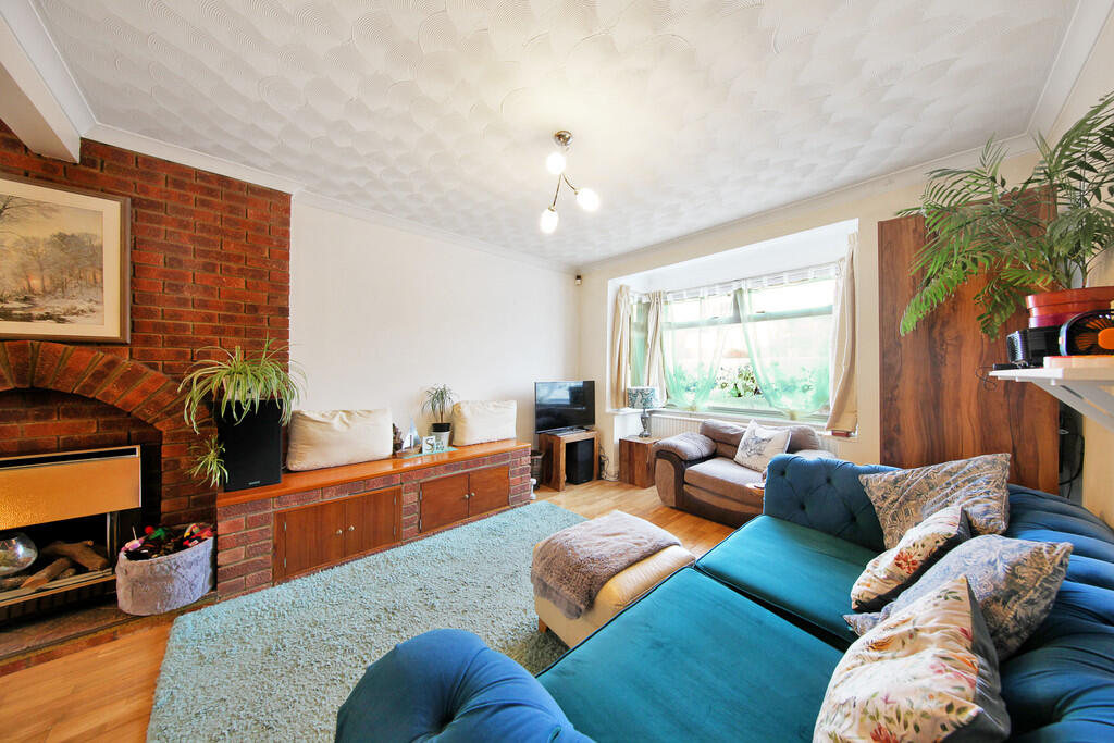 143 Holders Hill ...