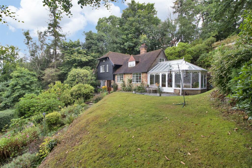 Side Lawn to House.jpg