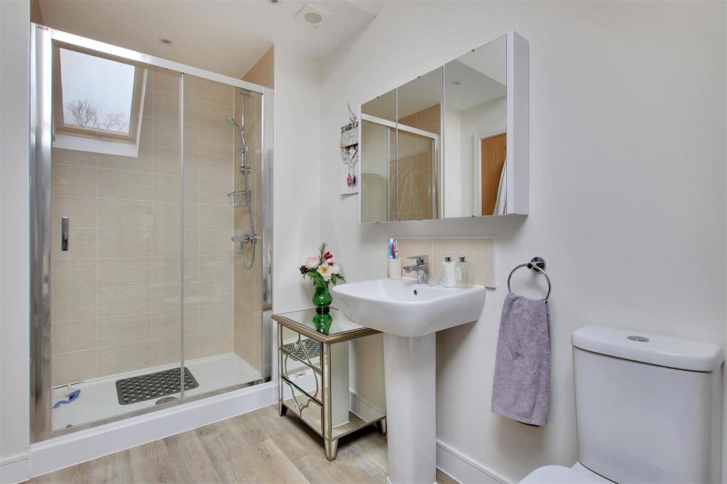 Principal En Suite.jpg