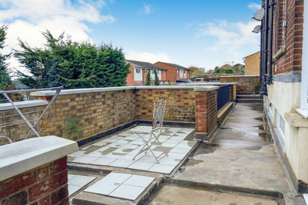 Avery Court - Balcony