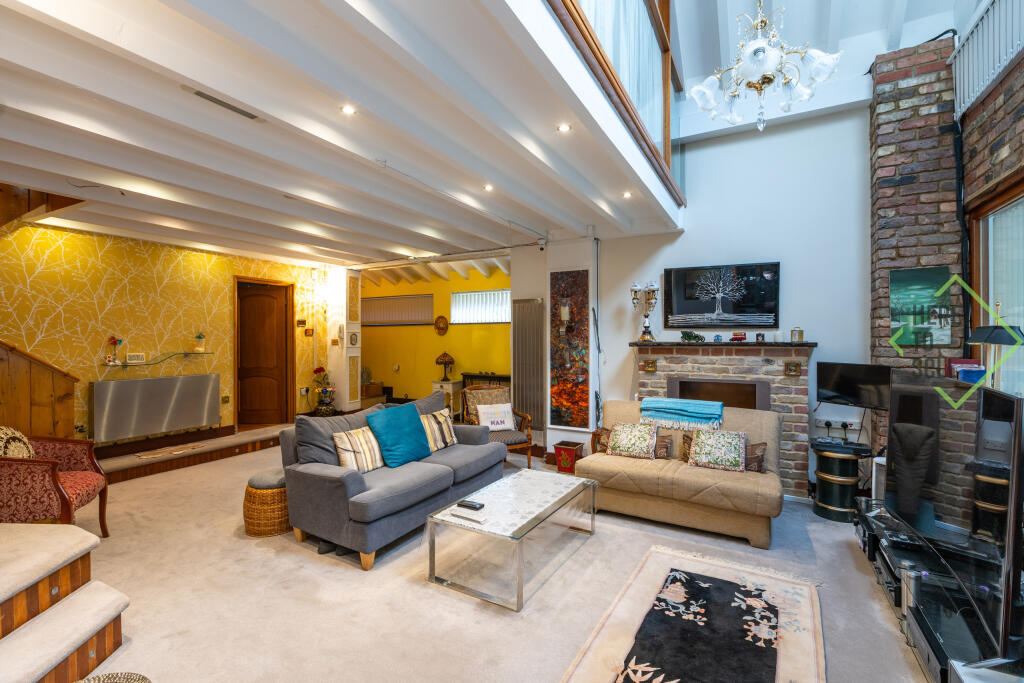 29 Oak Hill, Woodford Green, IG8 9NX-25