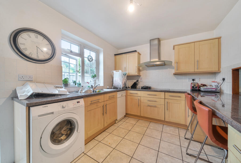 1364747-3-6904057...