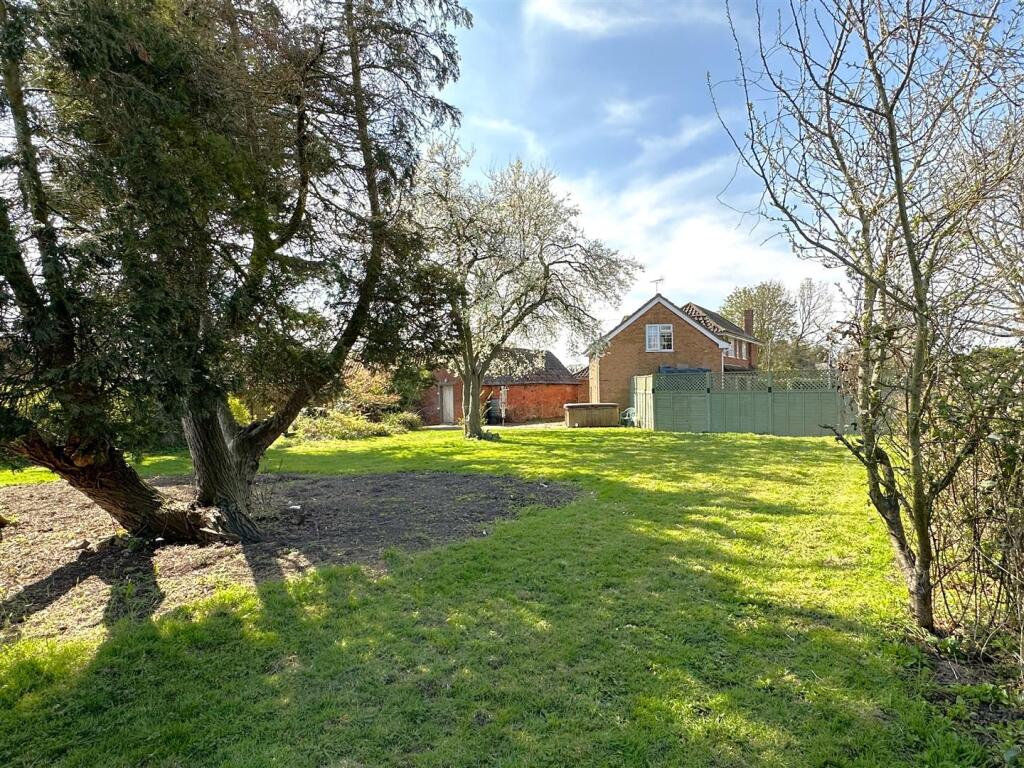 Side/Rear Aspect 738