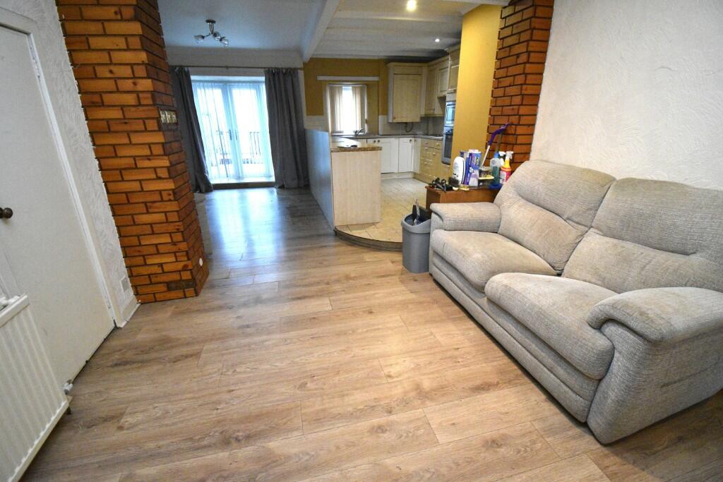 Lounge/Kitchen