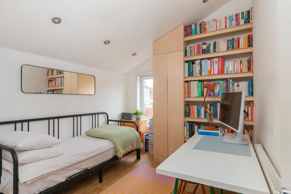 1B7R4BR - Bedroom C.jpg