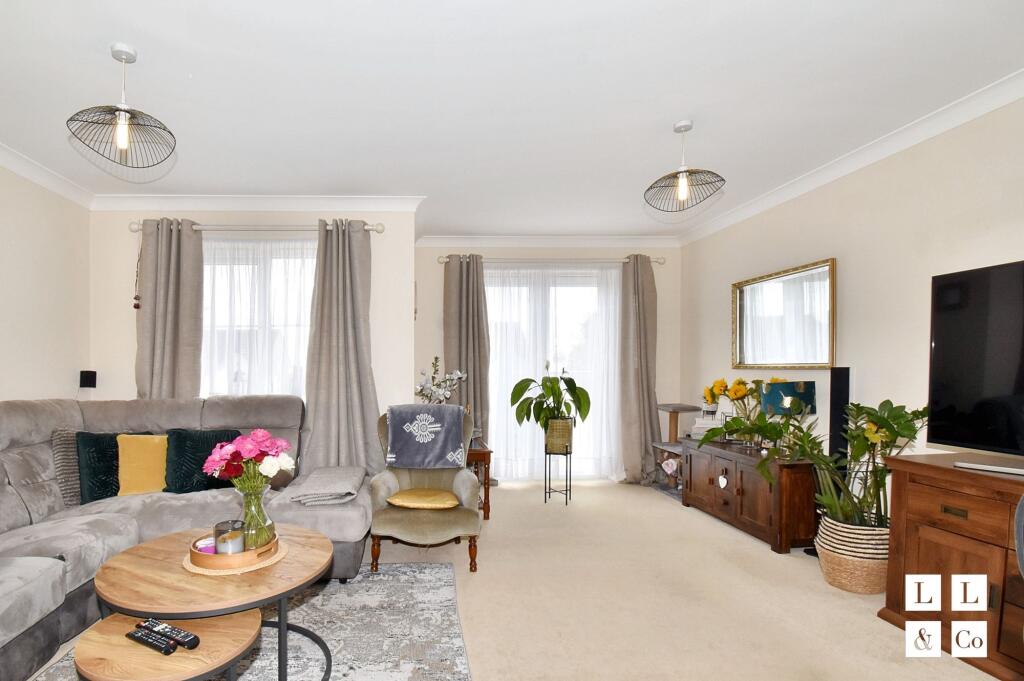 MIDDLE FLOOR SITTING ROOM