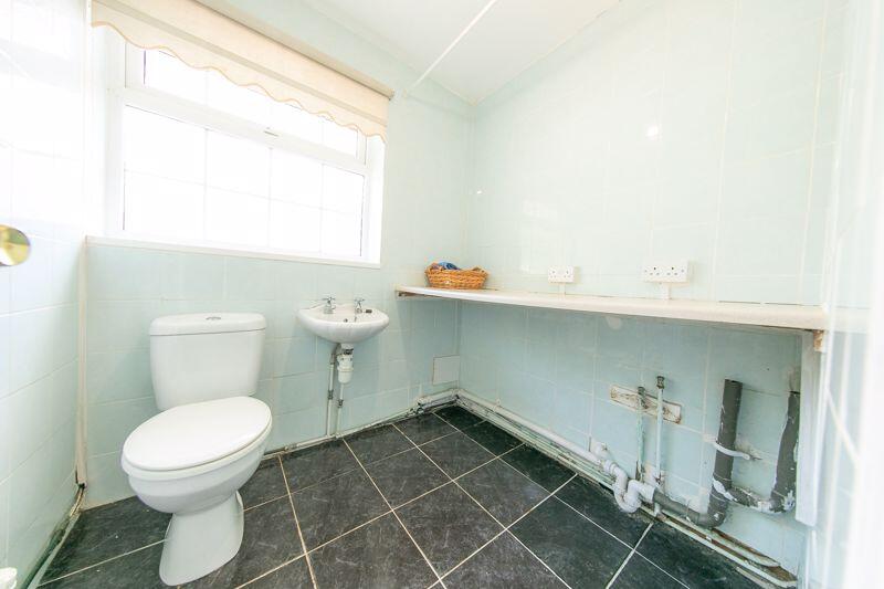 Utilities &amp; washroom