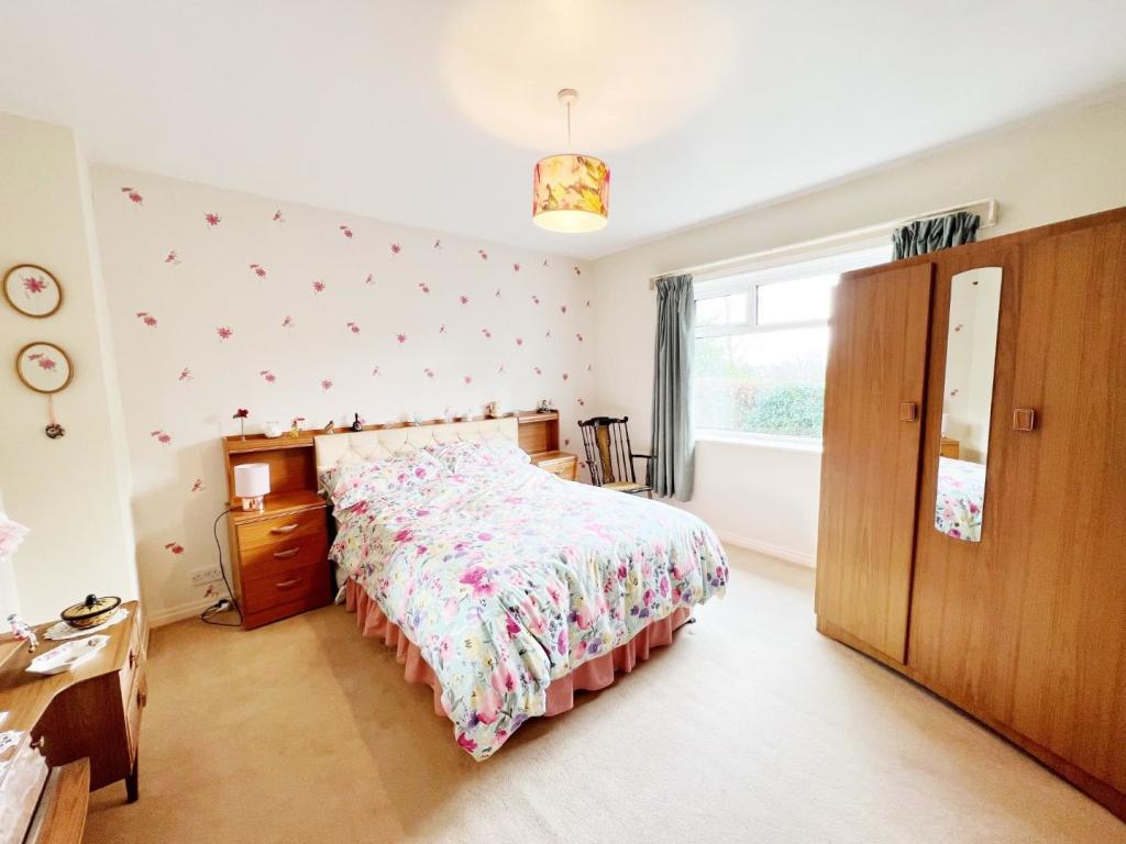 Bedroom 2 pic 1.jpg