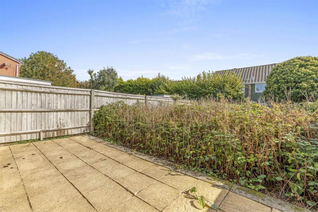 38 Harries Way, HP15 6UE-3.jpg