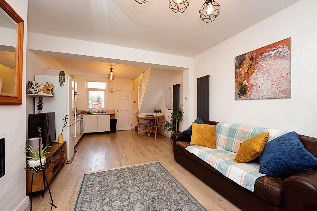 Lounge / Kitchen
