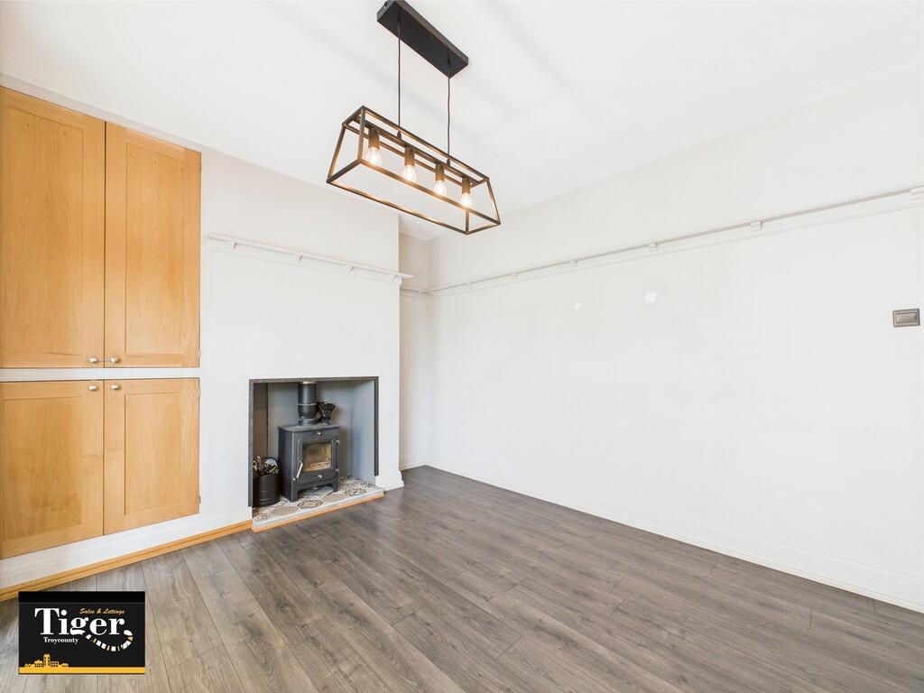 CAM02176G0-PR0586...