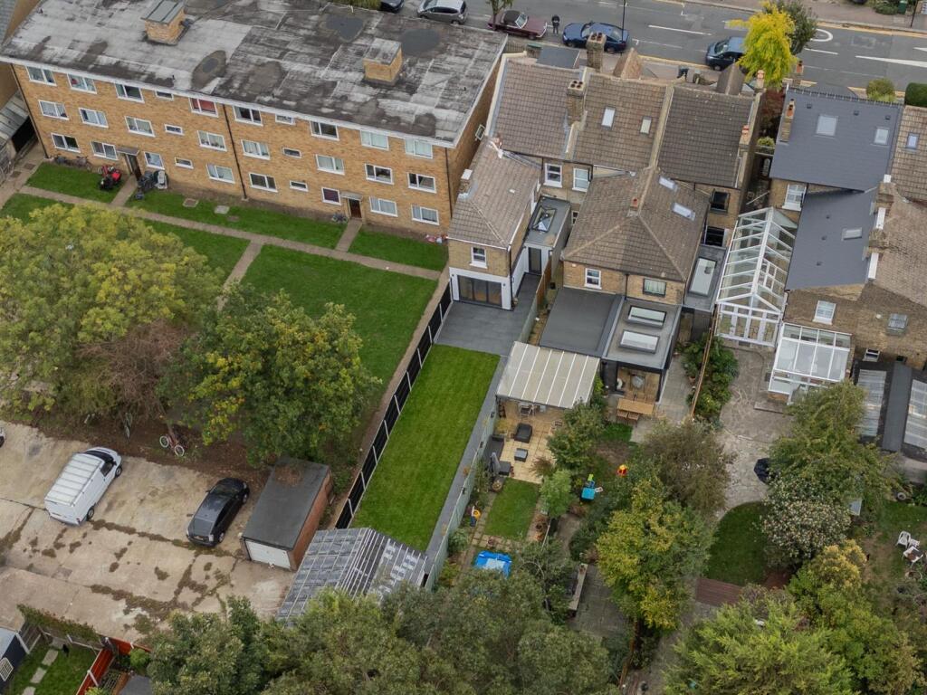 Hainault Road, E11