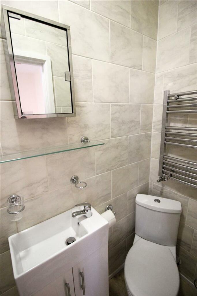 Ensuite Shower Room (Room 1)