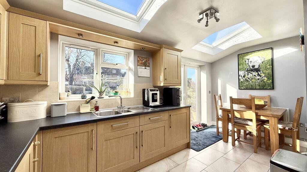 Kitchen/breakfast...