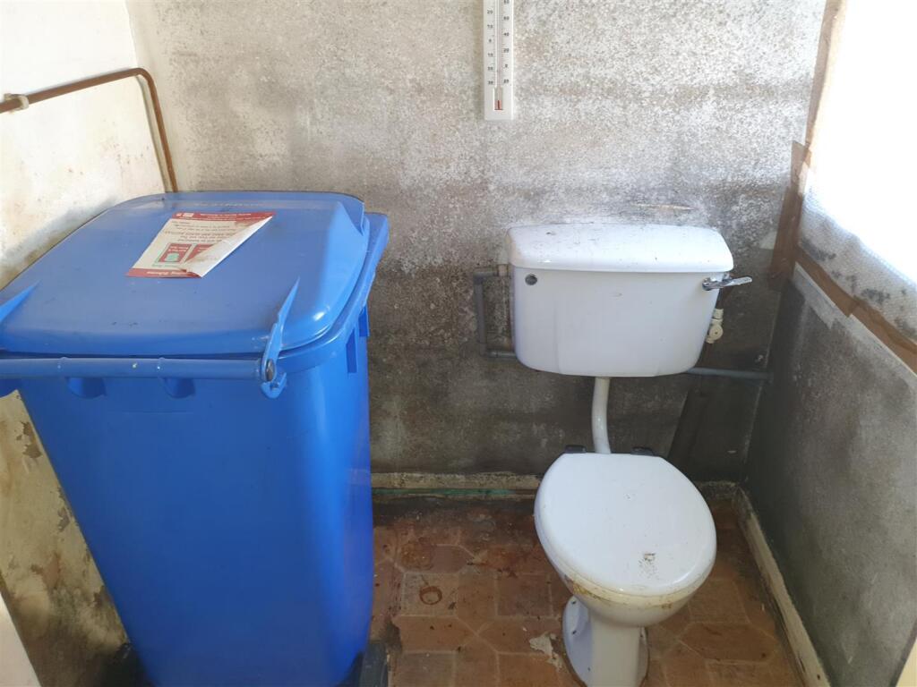 UTILITY ROOM/W.C