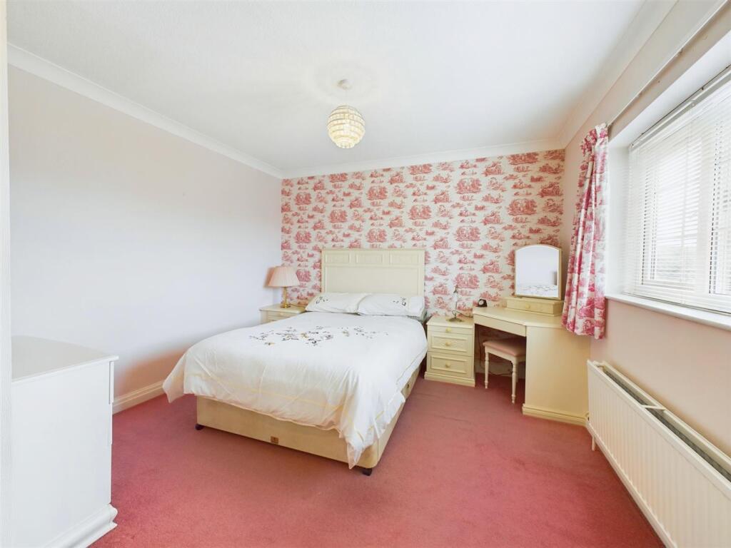 Bedroom: