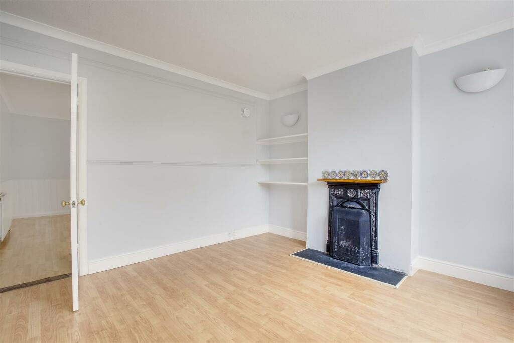87 Totteridge Avenue, HP13 6XG-9.jpg