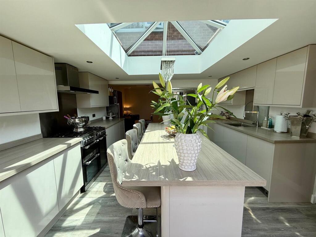 WR26 Kitchen2.jpg