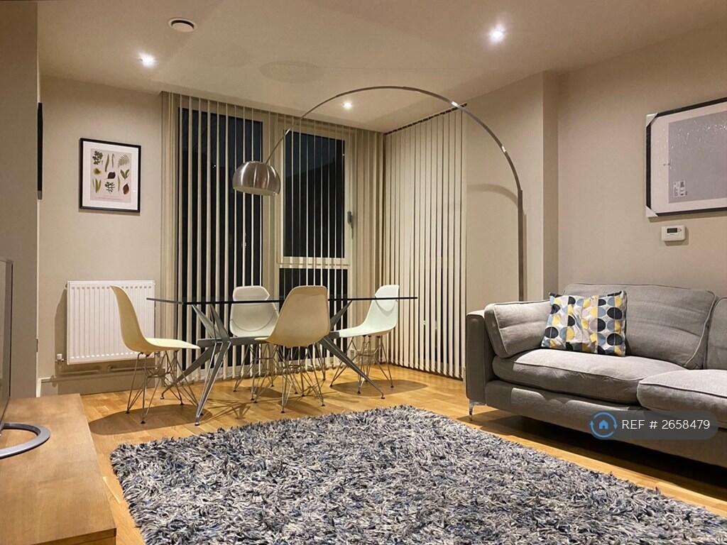 Livingroom &amp; Dinning Area