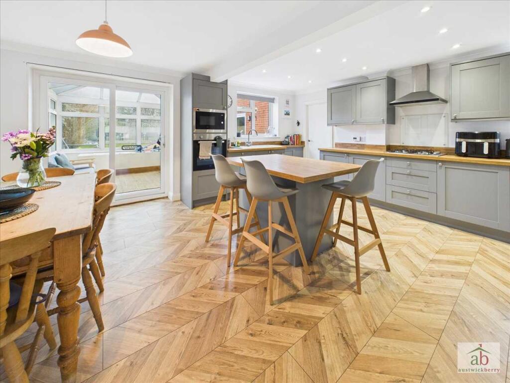 Kitchen/diner/Family