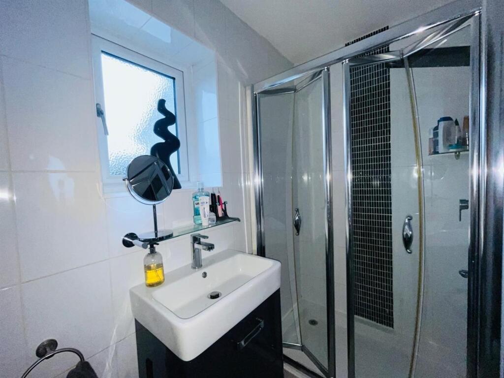 Shower Room.jpg