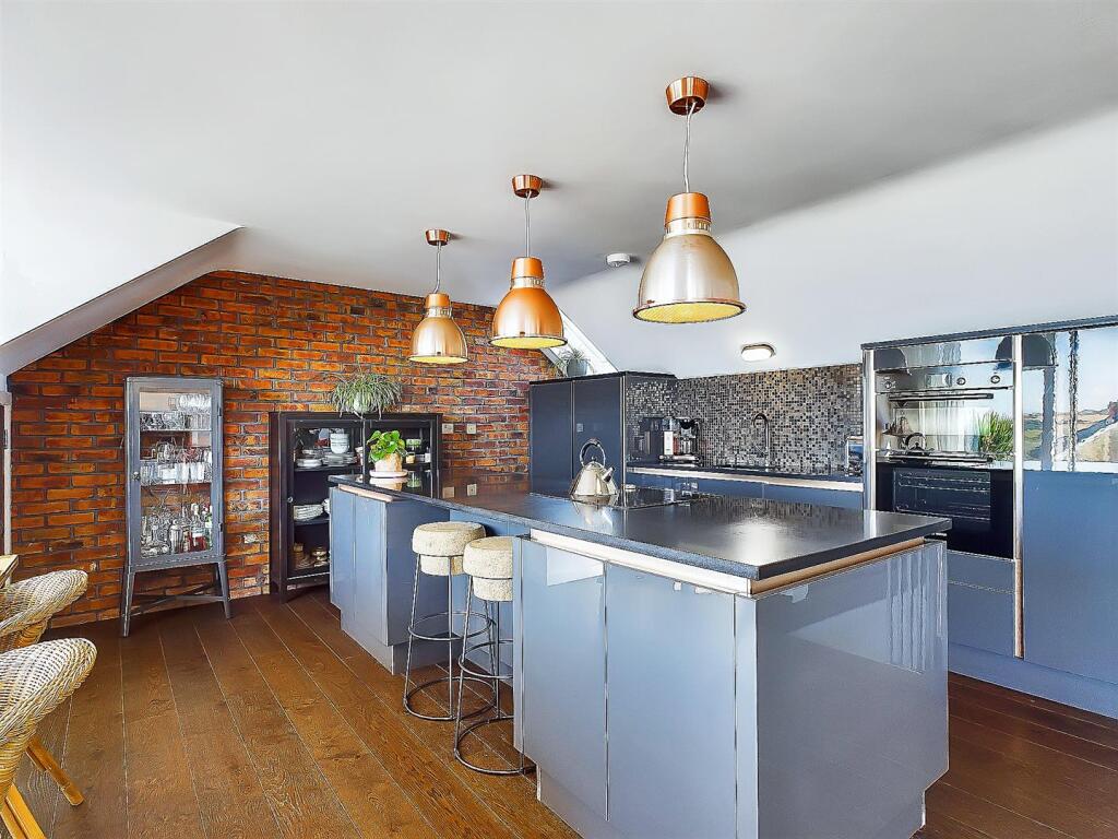 Kitchen Diner.