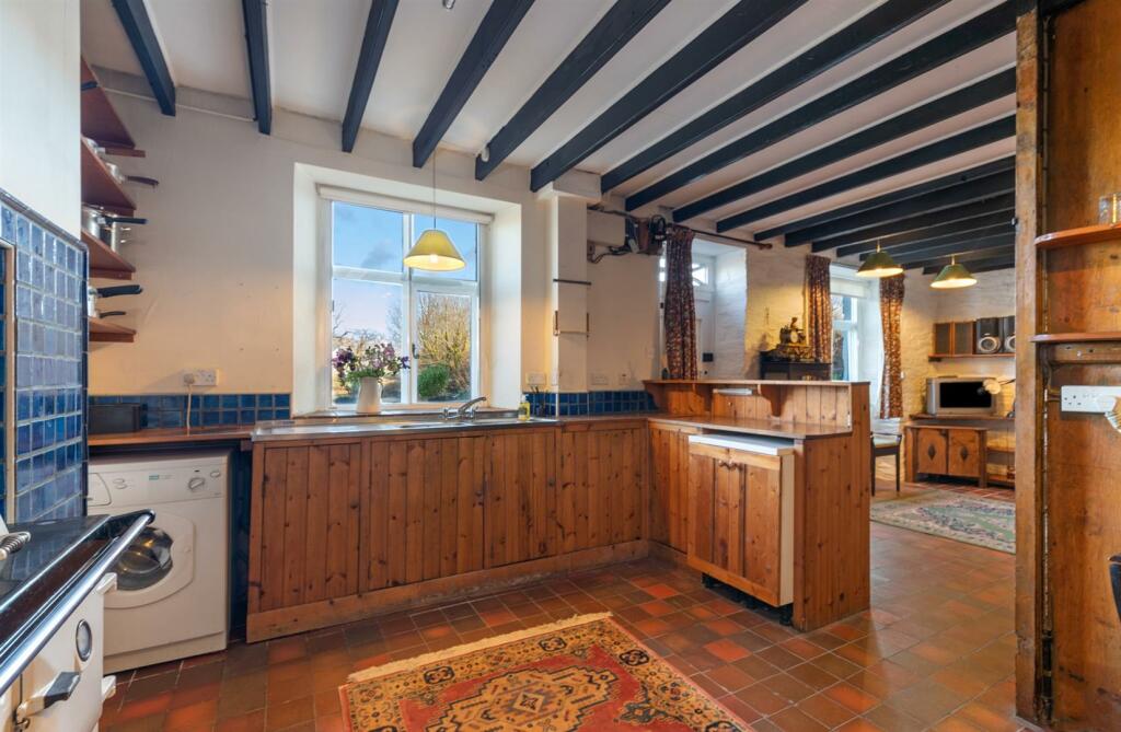 Cottage - Kitchen