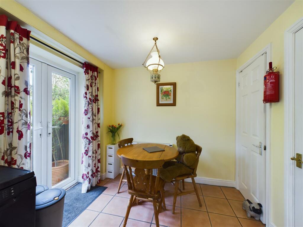 KITCHEN/ DINER