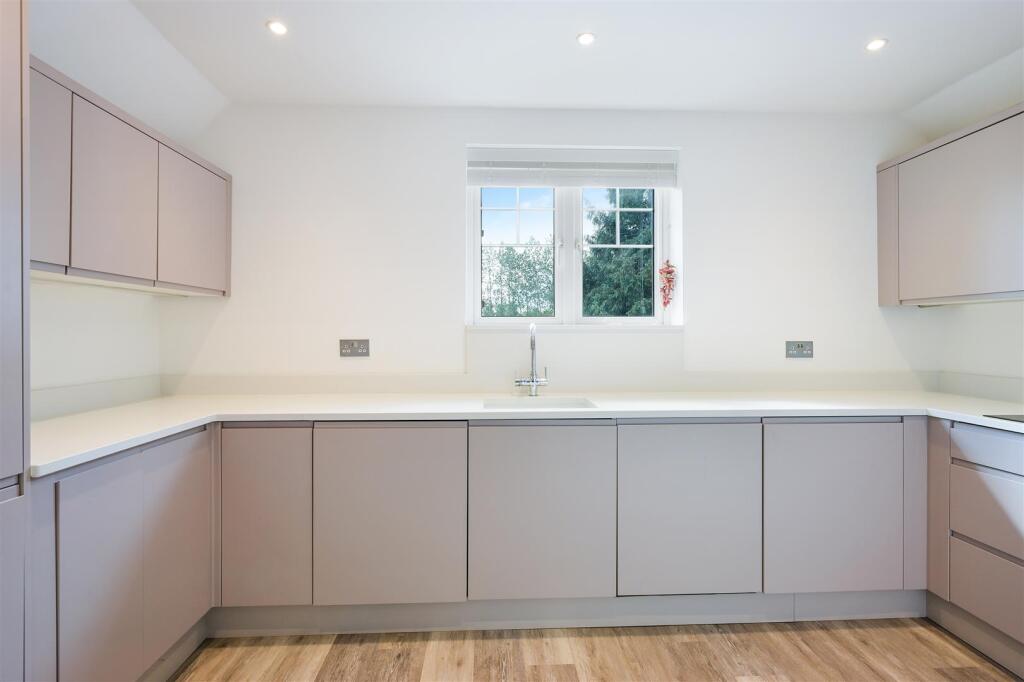 KINGSWOOD GRANGE, FLAT 24- (7).jpg