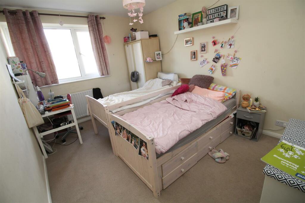 BEDROOM 2