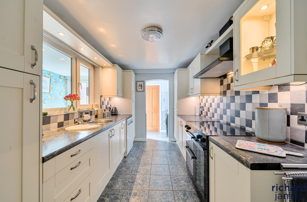 6f90f7633f594258835632348356e7d5