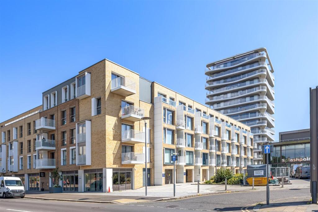 Bayside Apartments, Flat 90-022.jpg