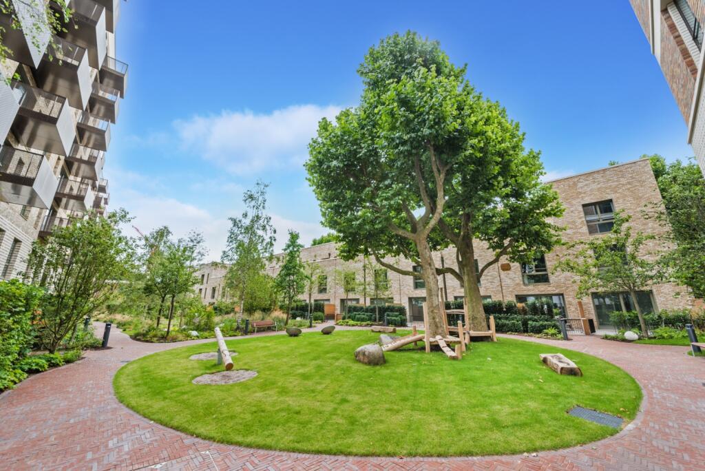 ELEPHANT PARK EXTERN