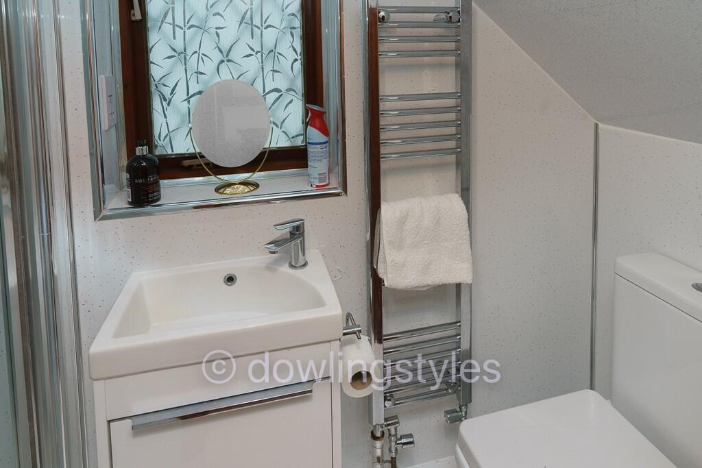 Annexe shower room.