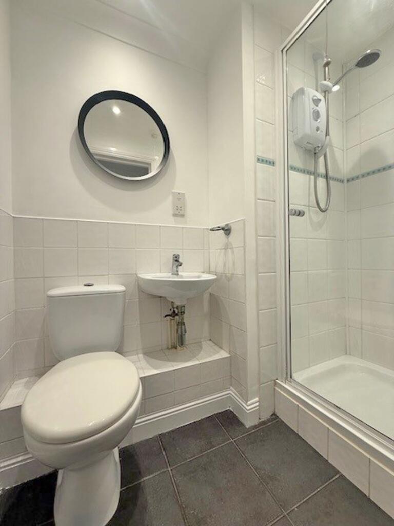 SHOWER ROOM