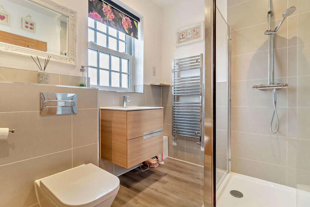 8587091-interior1...