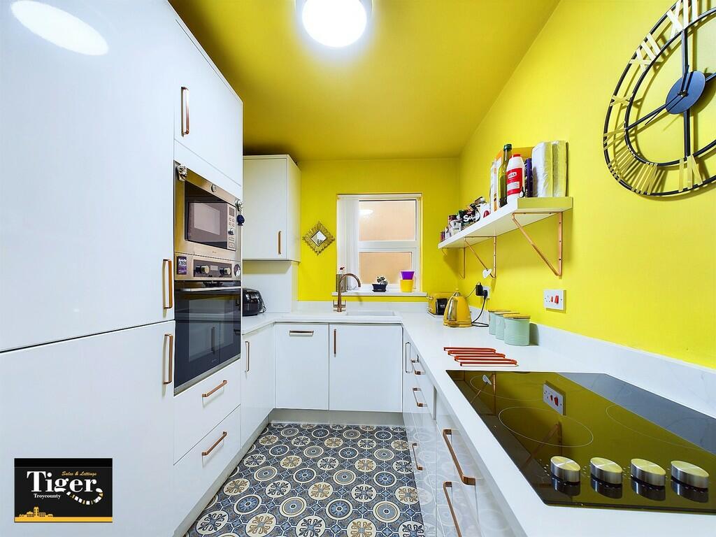 CAM02176G0-PR0429...