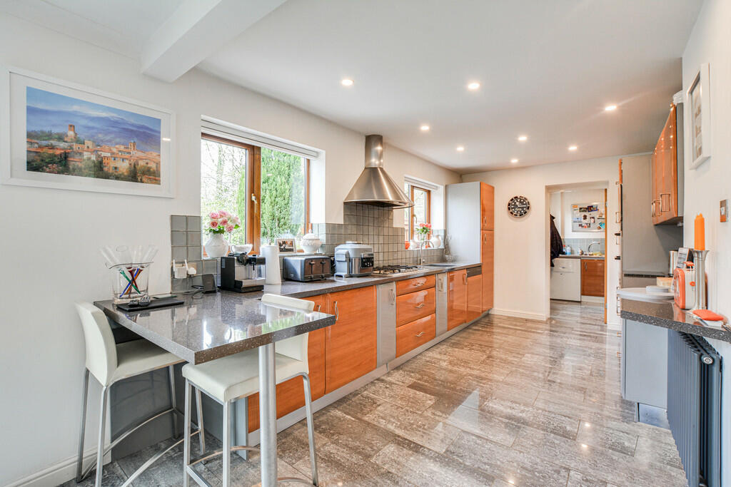 KITCHEN/UTILITY