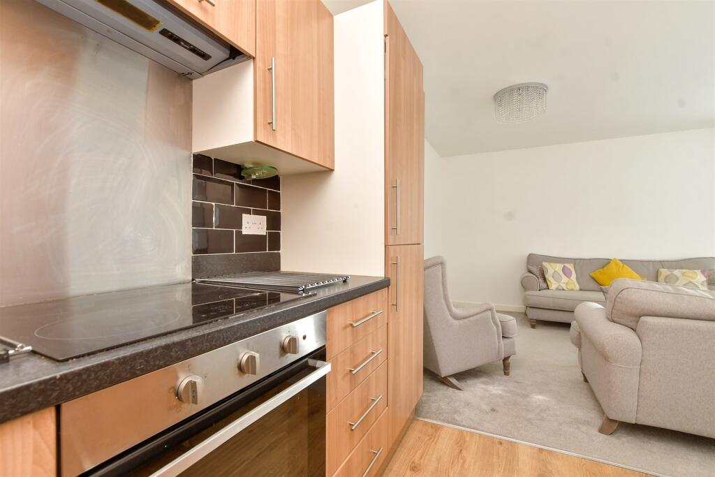 Kitchen / Lounge