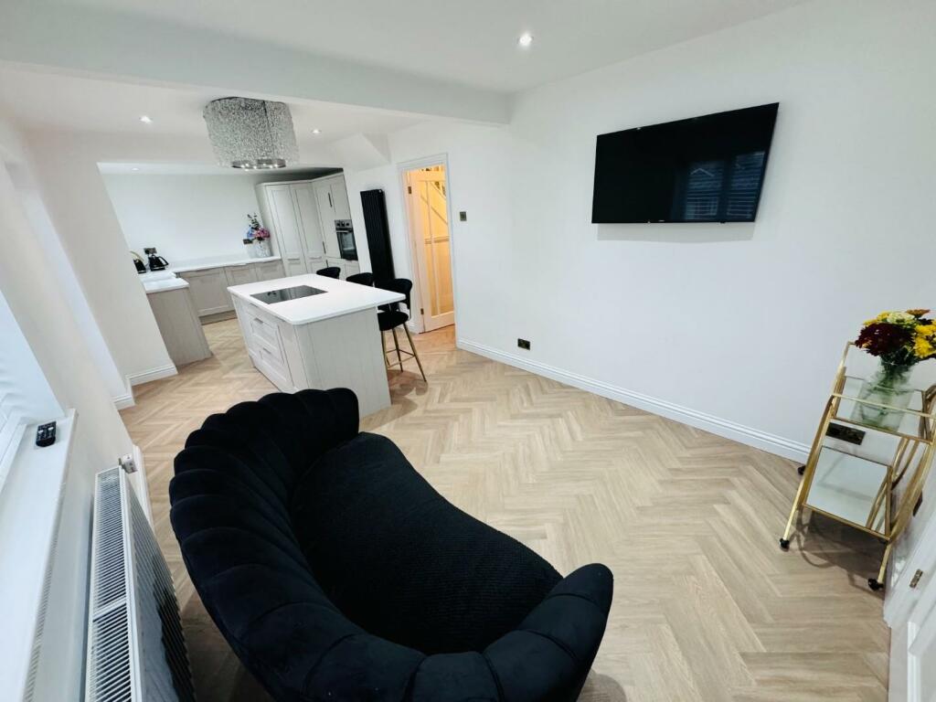 KITCHEN/DINER/SITTING ROOM