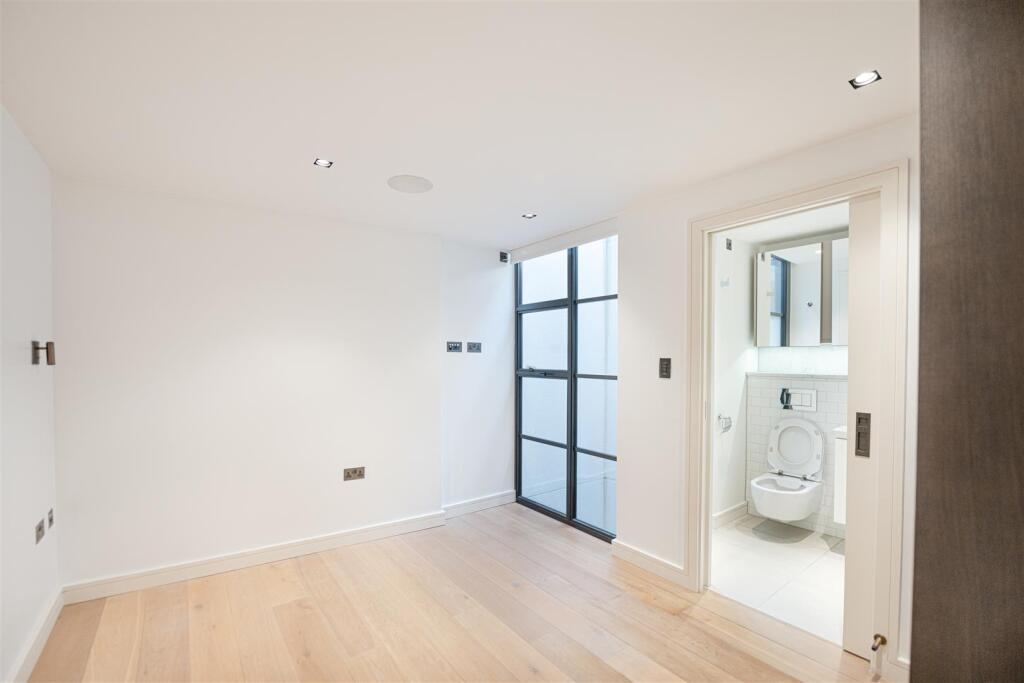 Bedroom 2     .jpg