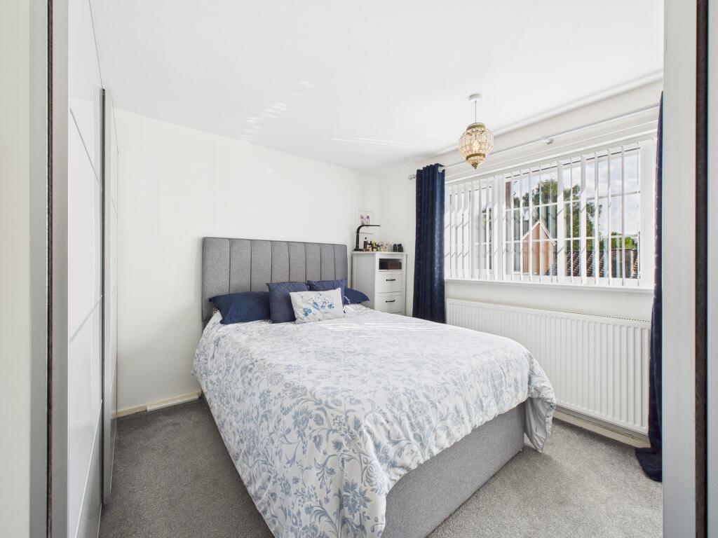 CAM04825G0-PR0172-STILL009